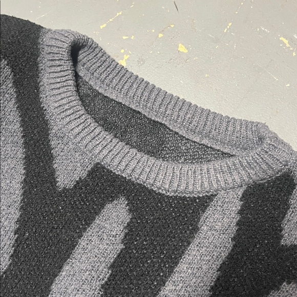 Sweater - Picture 3 of 4